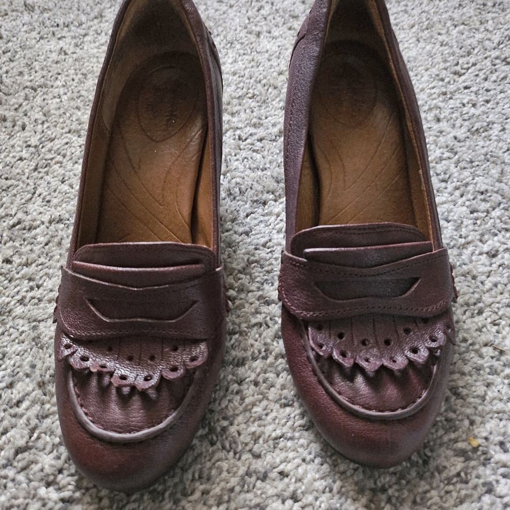 Elegant Women's Loafers in Rich Brown